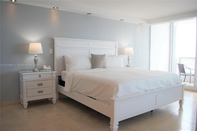 Building Photo - 1717 N Bayshore Dr