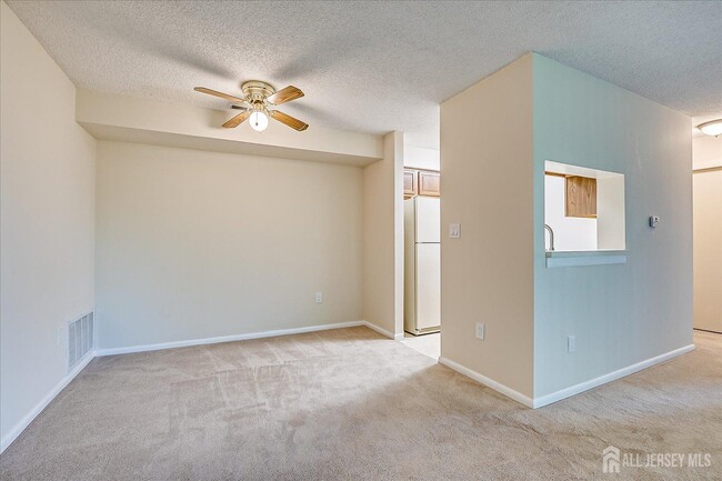 Building Photo - 405 Ravens Crest Dr