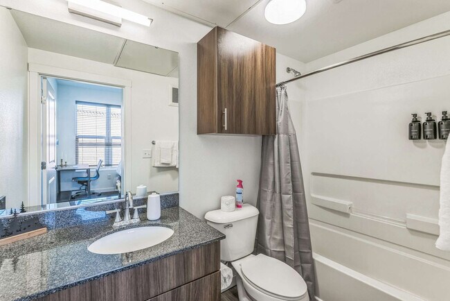 Building Photo - 305 E Front St