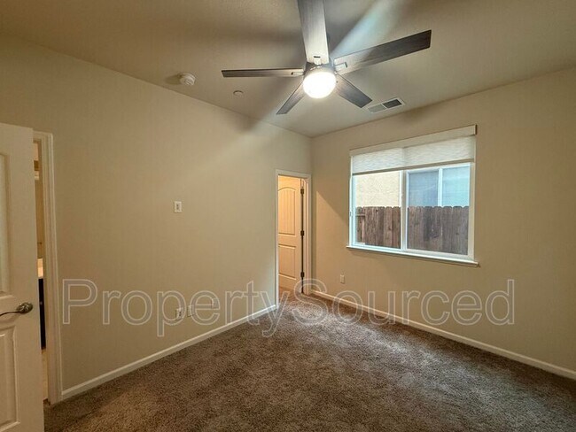 Building Photo - 3832 Lookout Dr