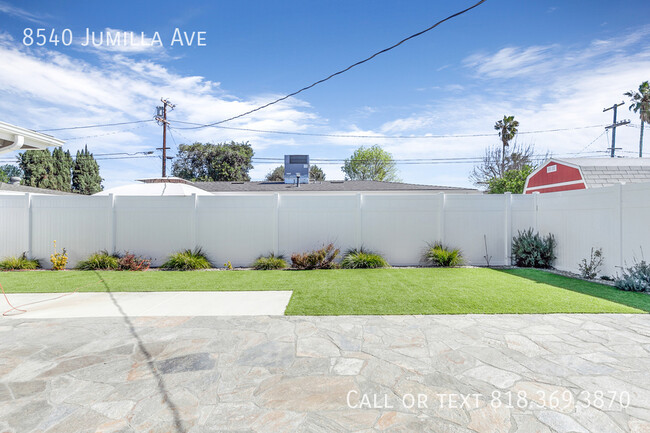 Building Photo - STYLISH AND MODERN 3BR/2BA IN RESIDENTIAL ...