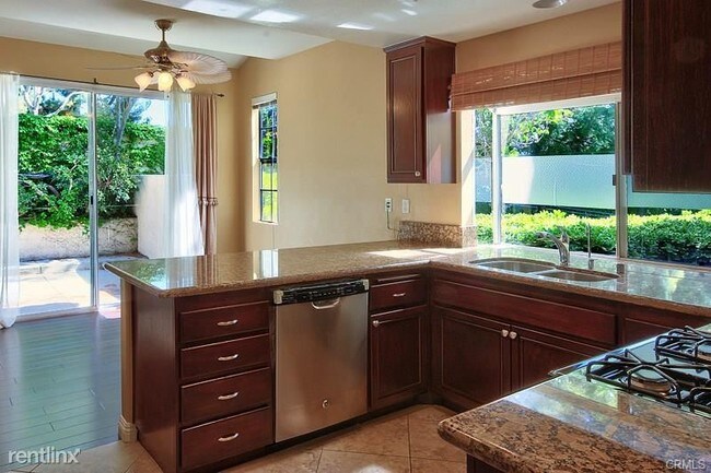 Building Photo - 3 br, 3 bath Townhome - 12650 Homestead