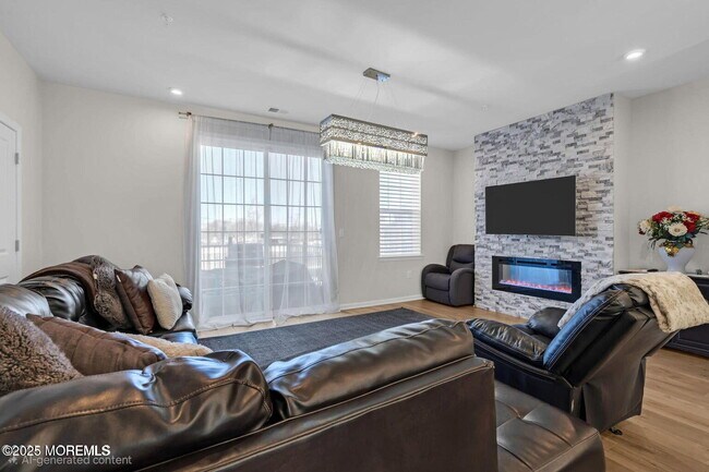 Building Photo - 2002 Evans Ln