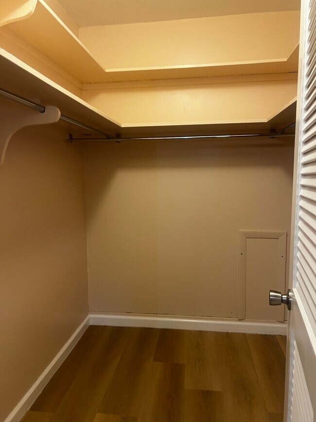 Building Photo - Immediate Availability on Newly Updated 2BR/2BA in South Venice