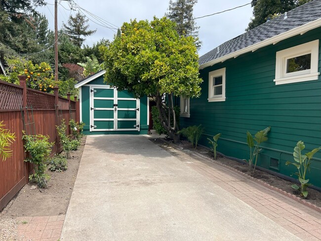 Building Photo - 1424 Toro St