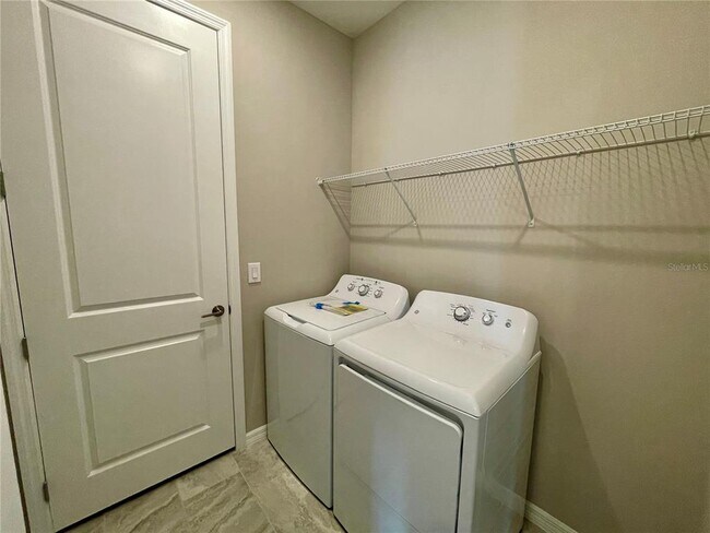 Building Photo - 5929 Oakhaven Ln
