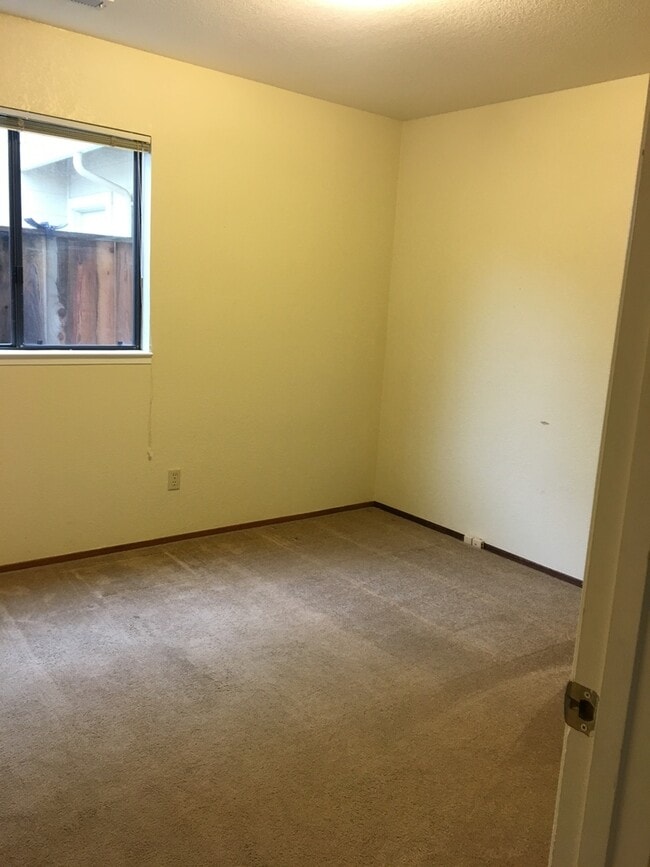 Building Photo - Great 2 Bedroom 2 Bath Condo in Seaside