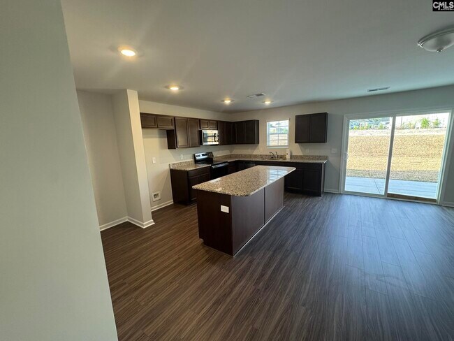 Building Photo - 3052 Hallsdale Dr