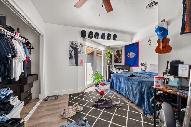 Building Photo - Private pool with canyon views!