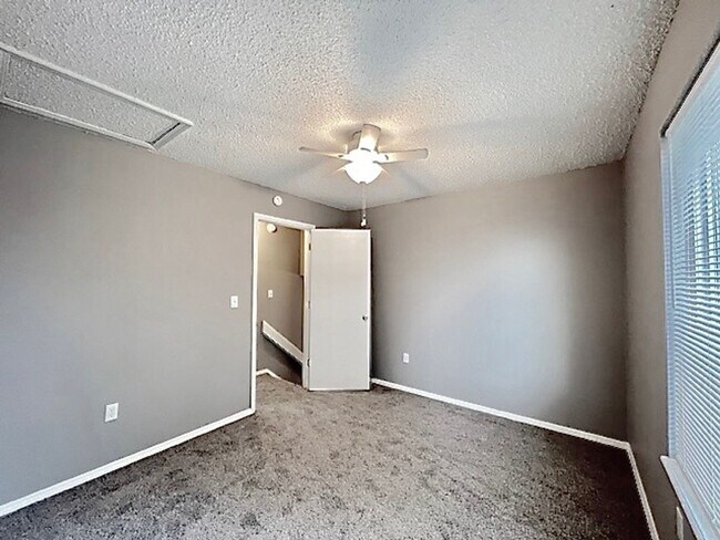 Building Photo - 3 Bedroom 1.5 Bath Home in Briargate with ...