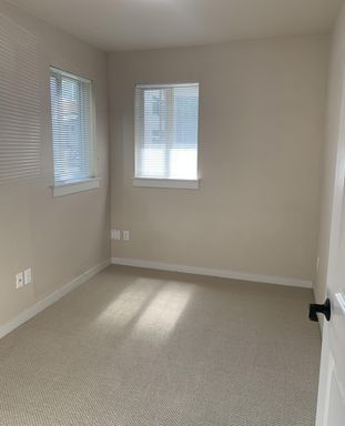 Building Photo - Hop on This Updated Two Bedroom with a Den-Licton Springs Townhome!