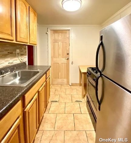 Building Photo - 21-38-38 46th St