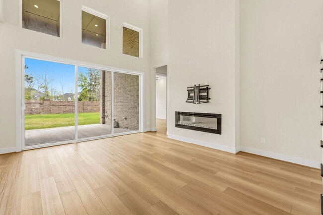 Building Photo - 4615 Bridgewood Dr