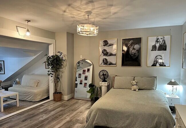 Building Photo - 561 Russell Rd