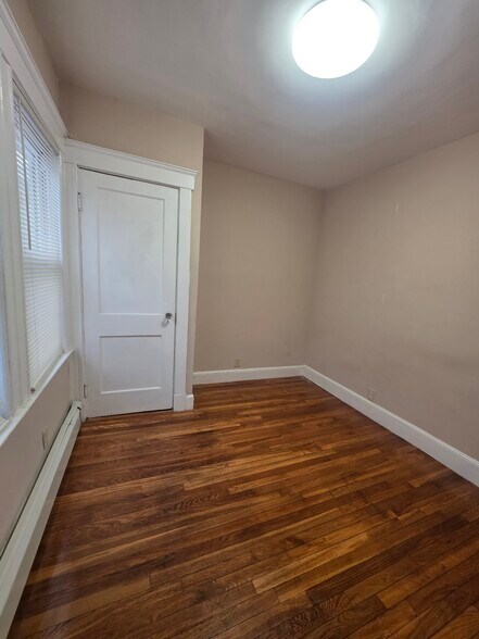 Building Photo - 14 Vera St