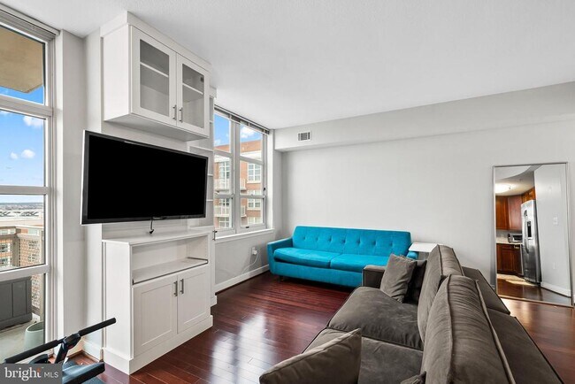 Building Photo - 157 Fleet St