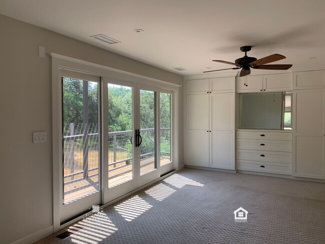 Building Photo - Stunning 3BD/2.5BA Home with Breathtaking ...