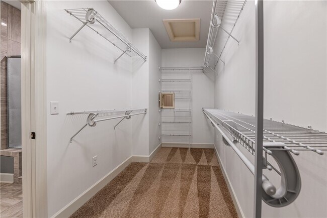 Building Photo - 1352 Creeks Edge Dr