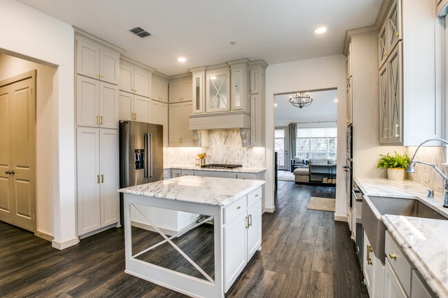 Building Photo - 100 Claire Dr