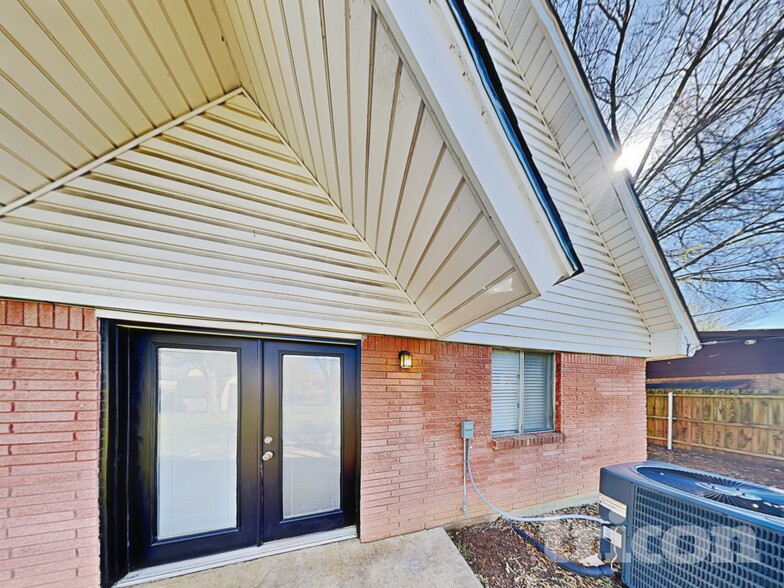 Building Photo - 1133 Norwood Dr