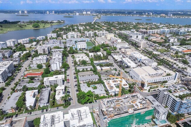Building Photo - 9400 E Bay Harbor Dr