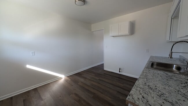 Building Photo - 1027 E Wallace St