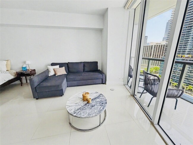 Building Photo - 475 Brickell Ave