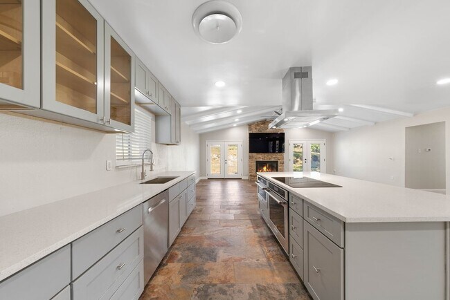 Building Photo - Spacious 4-Bedroom Retreat with Fireplace & Island Kitchen in New Braunfels