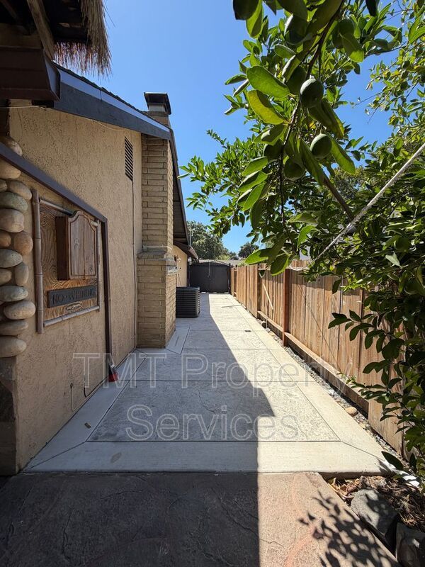 Building Photo - 930 Graywood Cir