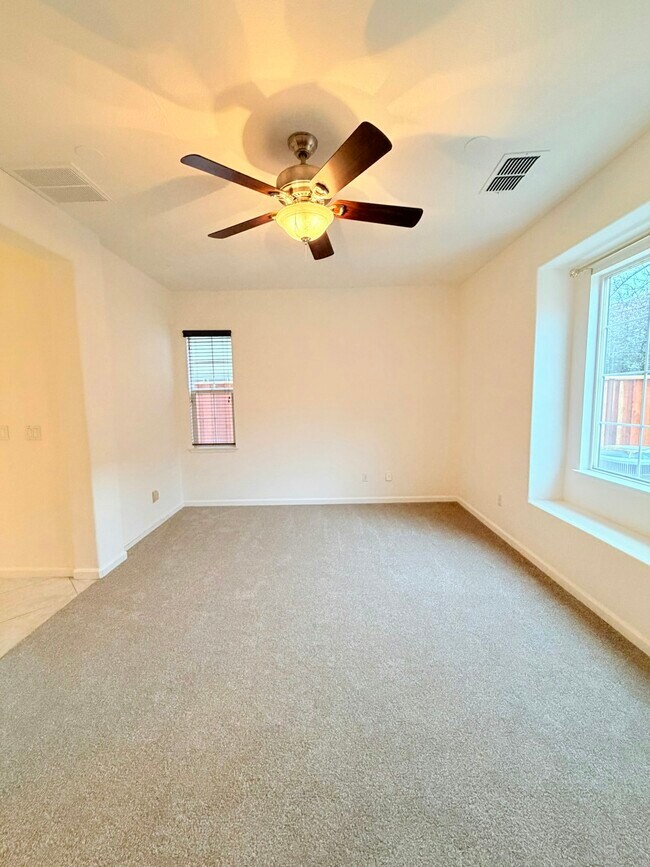 Building Photo - 252 W Terraza Way