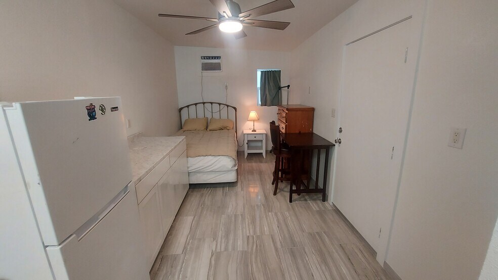 Building Photo - 1812 N 68th Dr