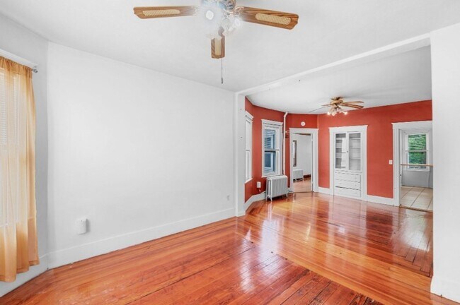 Building Photo - 114 Cedar St