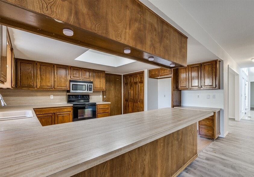 Building Photo - 2605 W Washington Cir