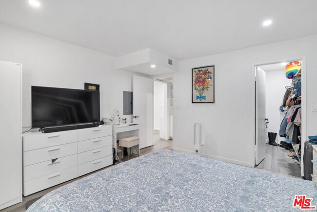 Building Photo - 8106 Summertime Ln