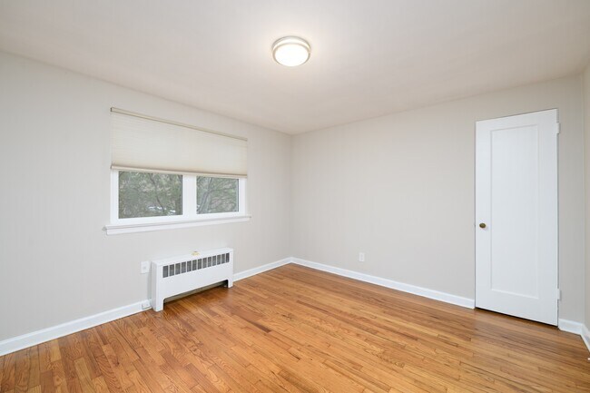 Building Photo - 66 Manor Dr