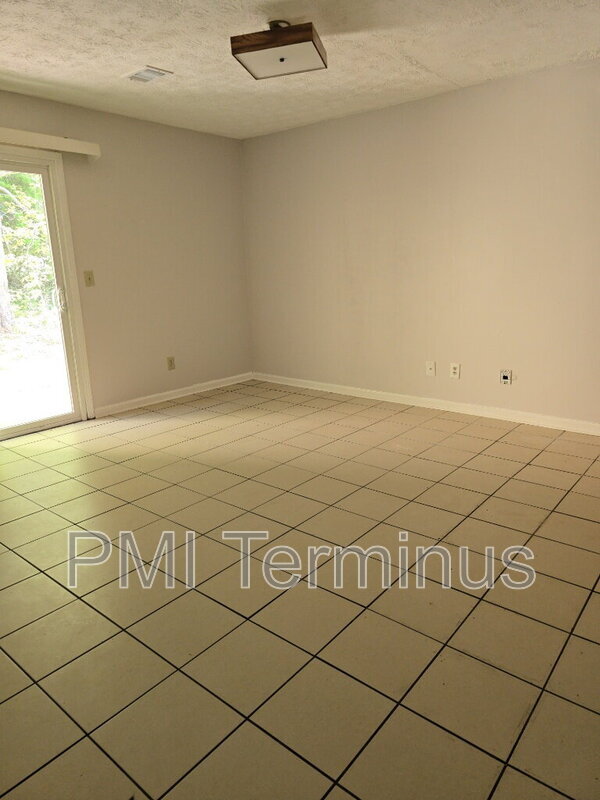 Building Photo - 5227 Ridge Forest Dr