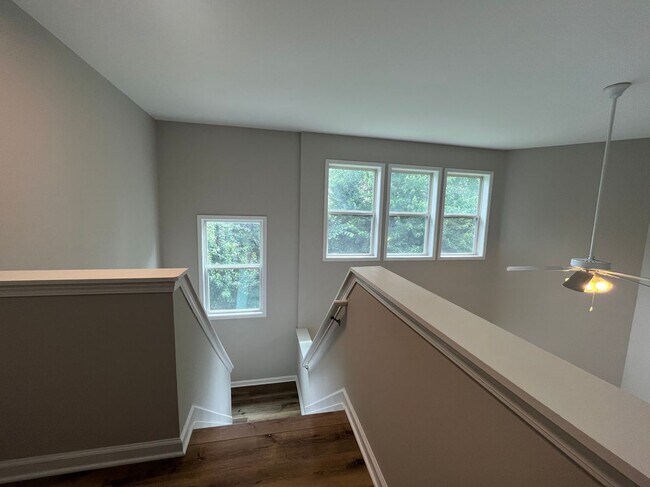Building Photo - 2501 Southhaven Ln