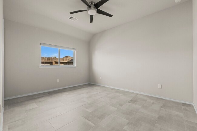 Building Photo - 25402 Kidwiler Dr