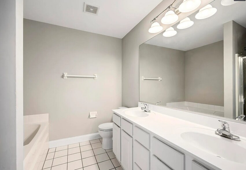 Building Photo - 11 Foxcroft Rd