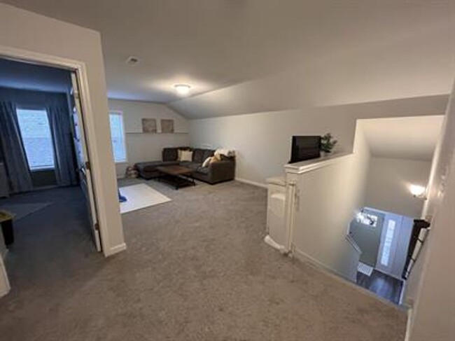 Building Photo - Beautiful 4-Bedroom Home with Office, Bonu...