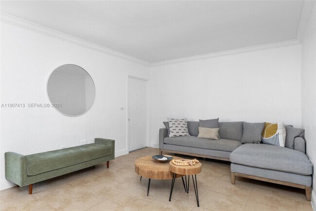 Building Photo - 81 Edgewater Dr