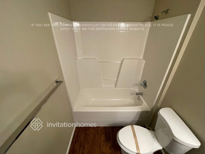 Building Photo - 2011 199th St E