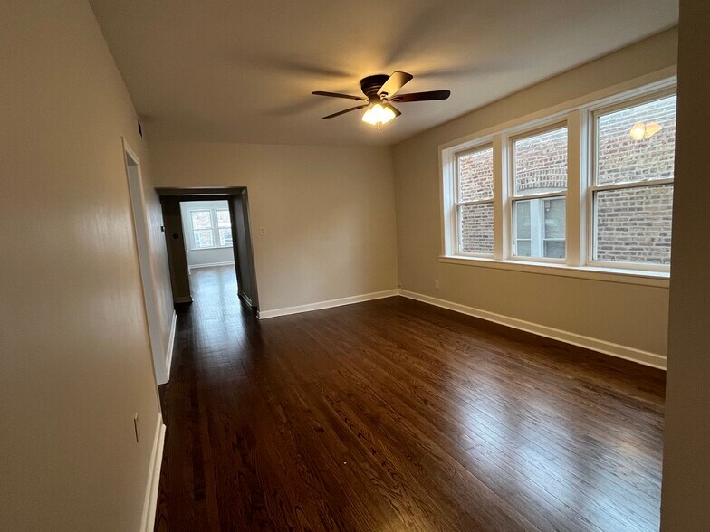 Building Photo - 2338 N Avers Ave