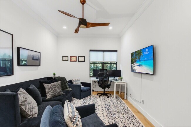 Building Photo - 17662 Cadena Dr