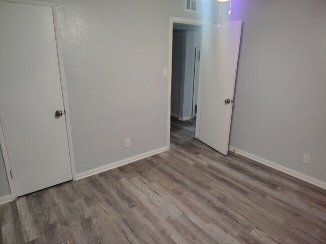 Building Photo - Yose-Gree