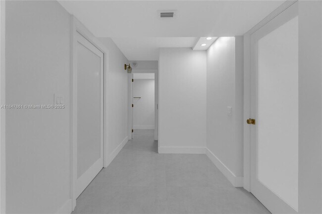Building Photo - 1201 S Ocean Dr