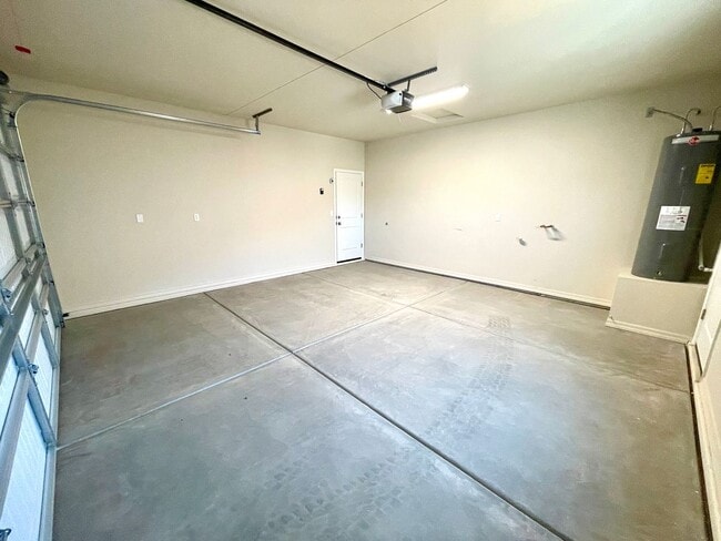 Building Photo - Beautiful 2024 Built 3 Bedroom Home in Leg...