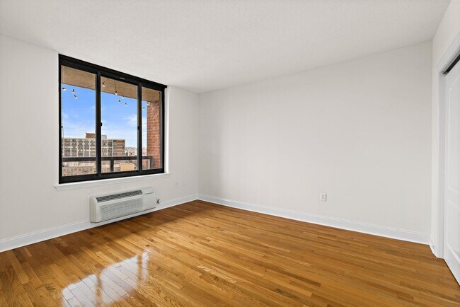 Building Photo - 415 Newark St.