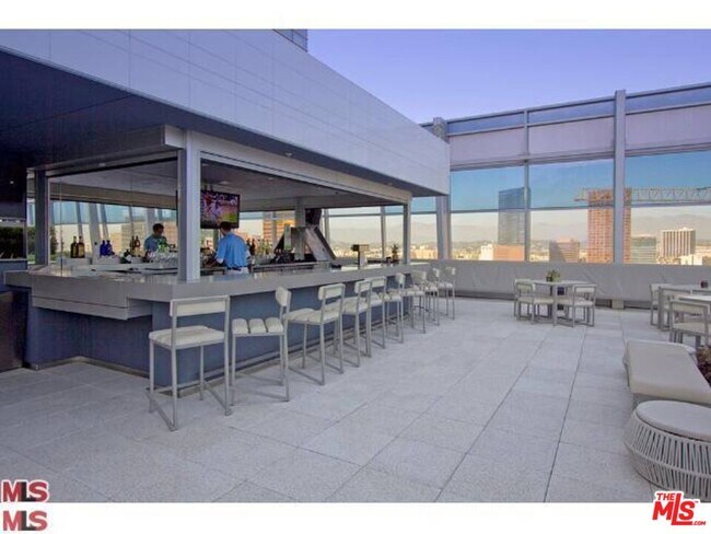 Building Photo - 900 W Olympic Blvd