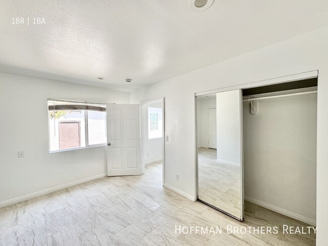 Building Photo - 2545 Santa Ana St